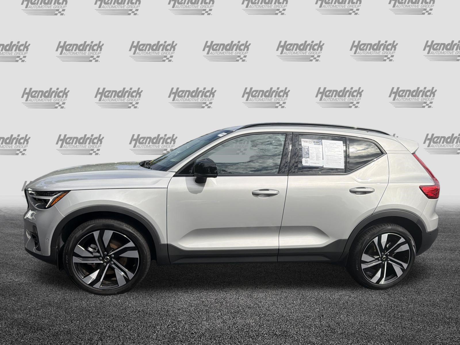Certified 2025 Volvo XC40 B5 Ultra AWD/4WD image 7