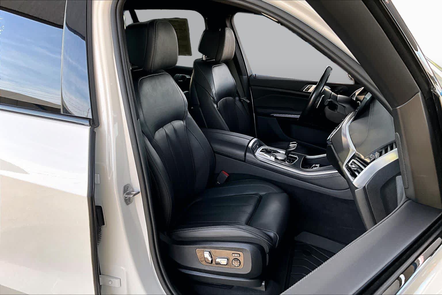 Used 2022 BMW X5 sDrive40i w/ M Sport Package RWD image 9