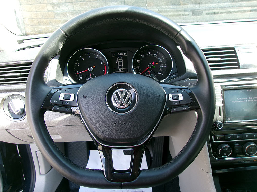 Used 2018 Volkswagen Passat 2.0T SE FWD image 19