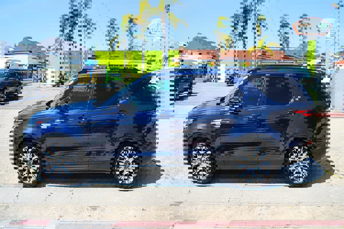 Used 2019 Land Rover Discovery HSE image 2