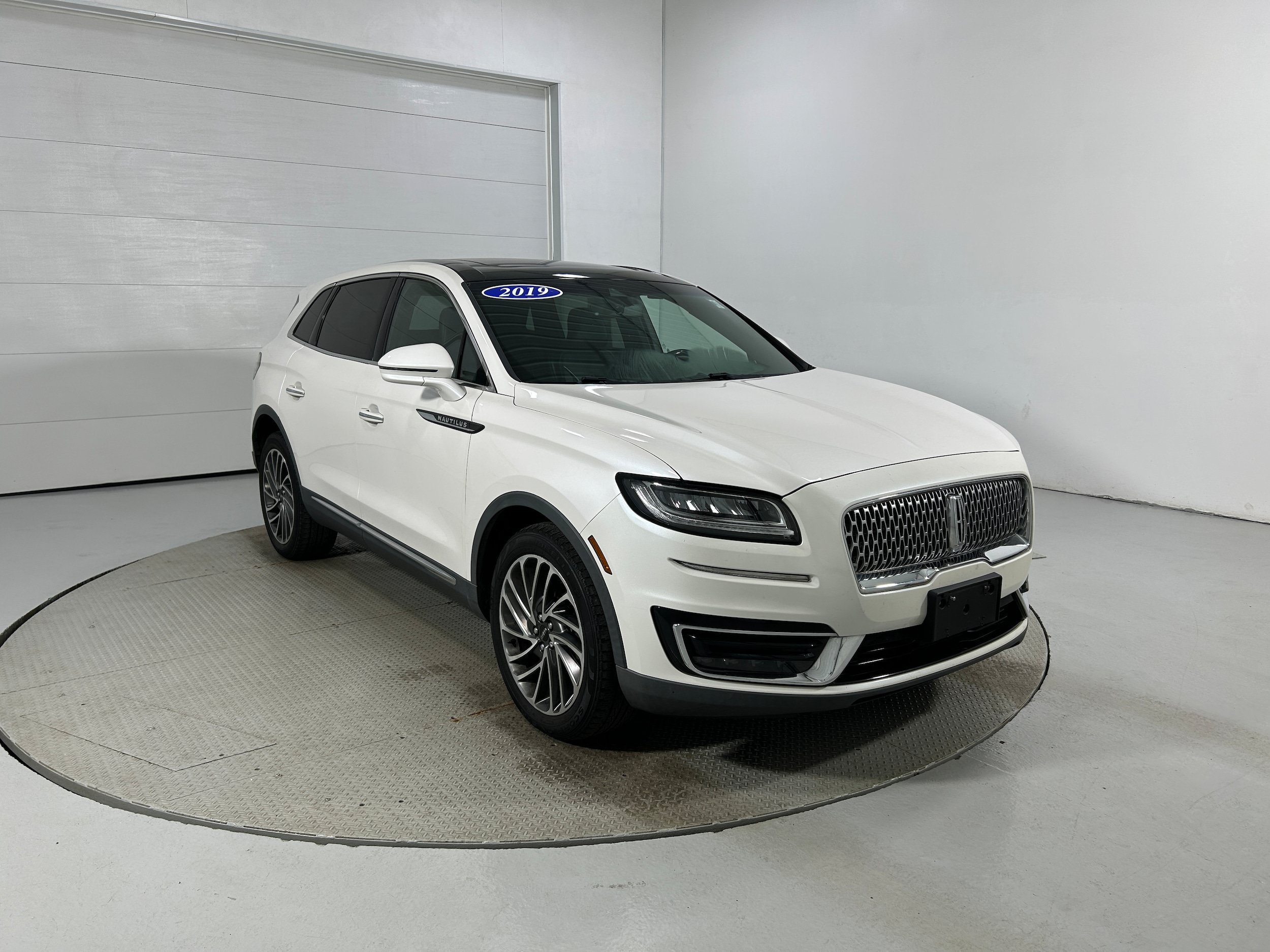 Used 2019 Lincoln Nautilus Reserve AWD/4WD image 2