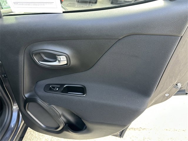 Used 2020 Jeep Renegade Latitude image 38