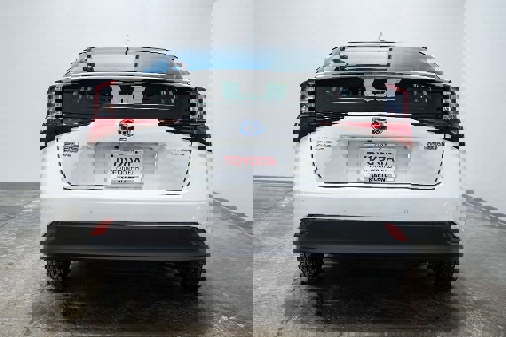 Used 2020 Toyota Prius LE image 6