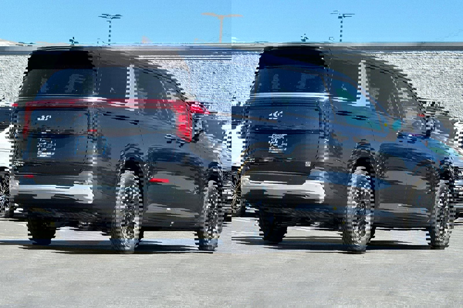 New 2026 Kia Carnival LXS image 4