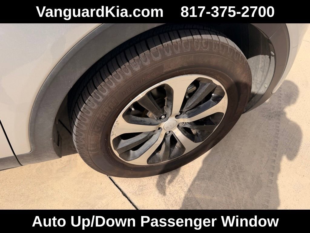 Used 2017 Kia Sorento EX w/ EX Advanced Touring Package FWD image 11