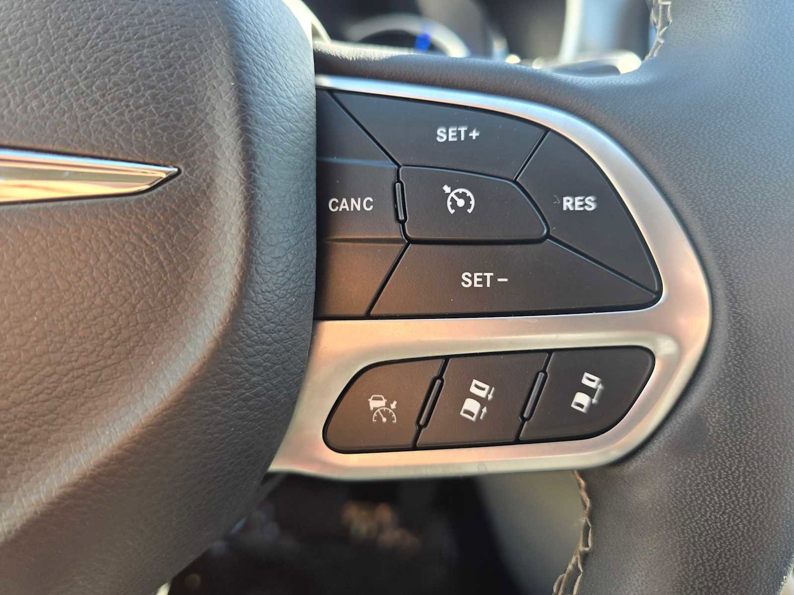 Used 2023 Chrysler Pacifica Touring-L image 31