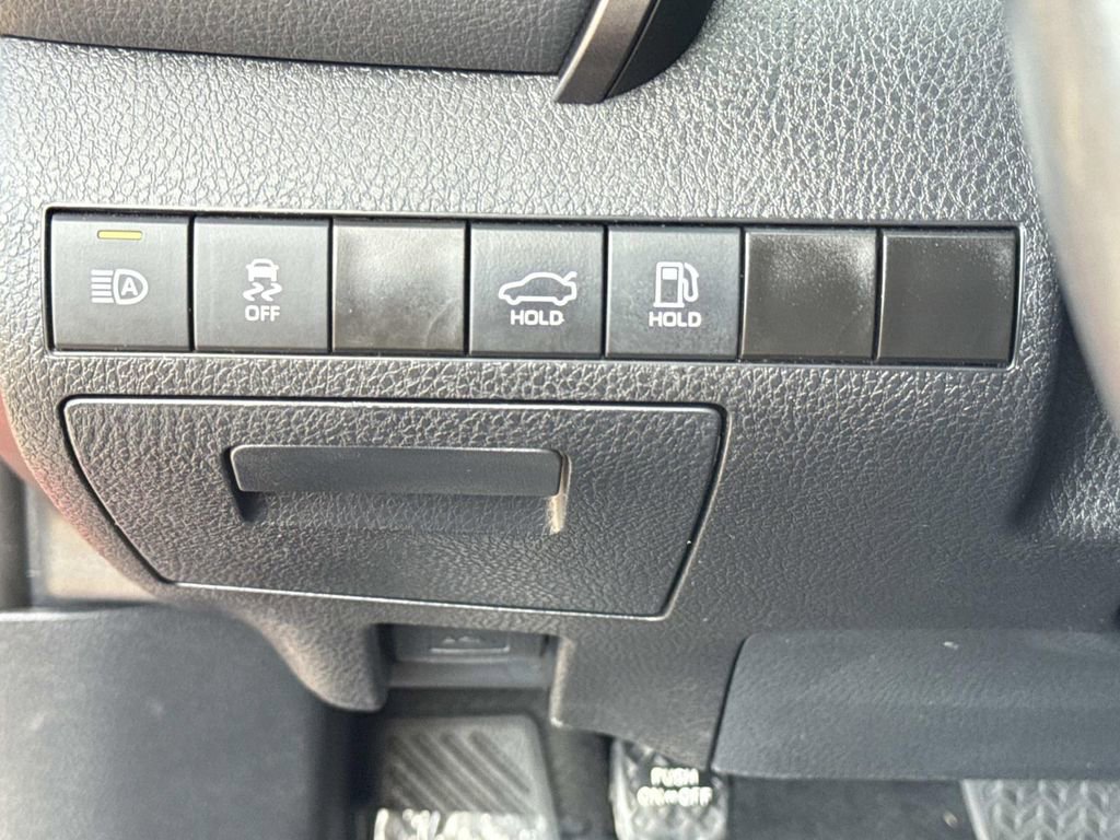 Used 2024 Toyota Camry SE image 40