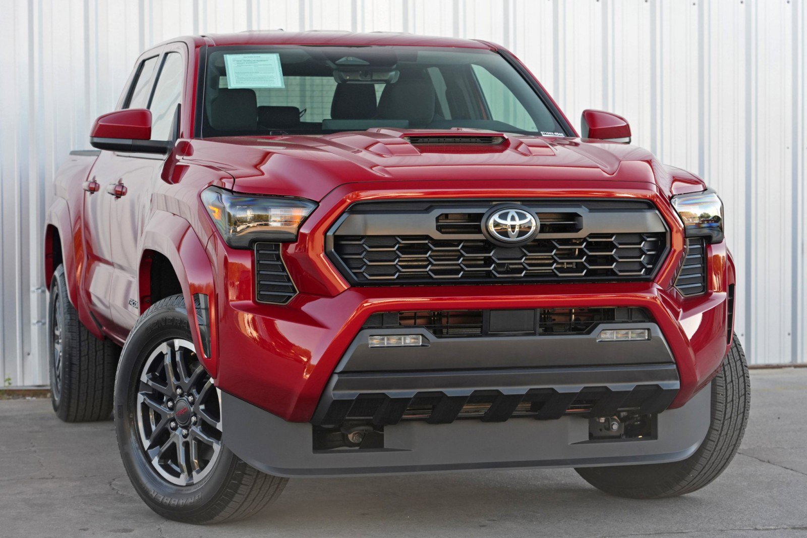 Used 2025 Toyota Tacoma TRD Sport AWD/4WD image 4