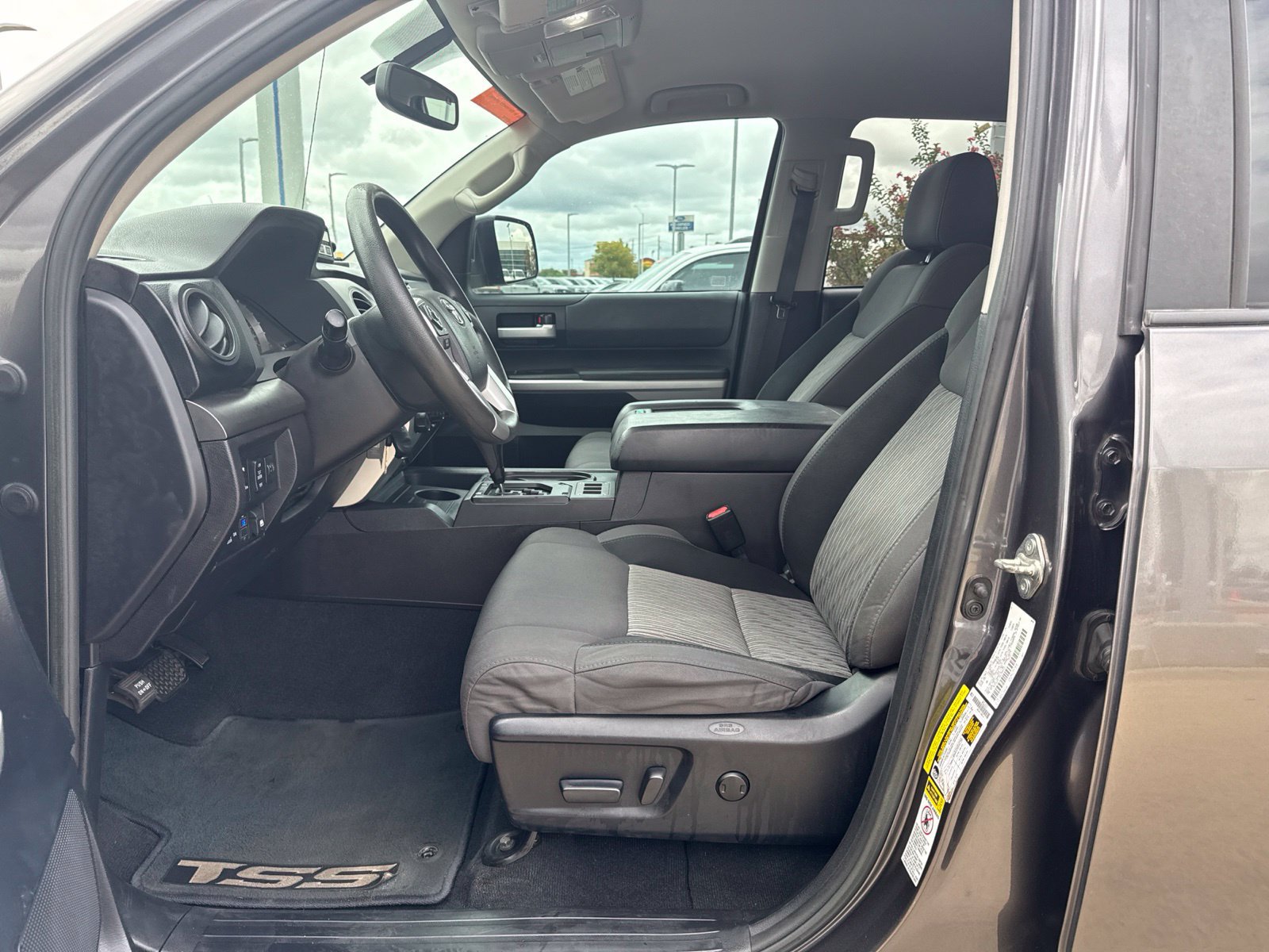 Used 2016 Toyota Tundra SR5 w/ SR5 Upgrade Package AWD/4WD image 18