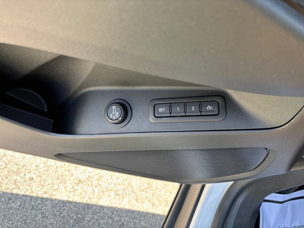 Used 2024 Chevrolet Equinox Premier FWD image 18