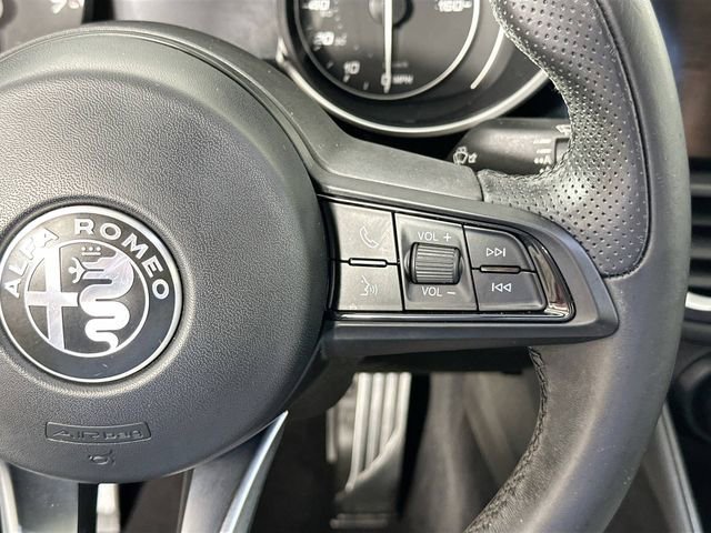 Used 2022 Alfa Romeo Giulia Ti AWD/4WD image 23
