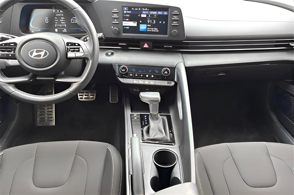 Certified 2025 Hyundai Elantra Sport image 19