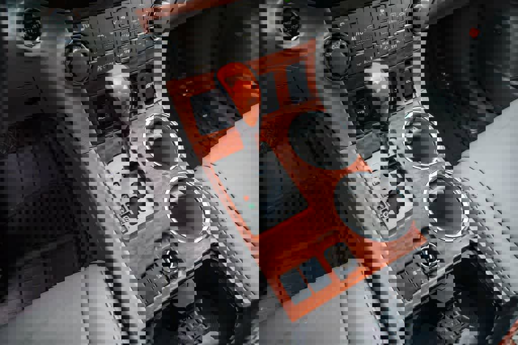 Used 2010 Toyota Highlander Limited image 19