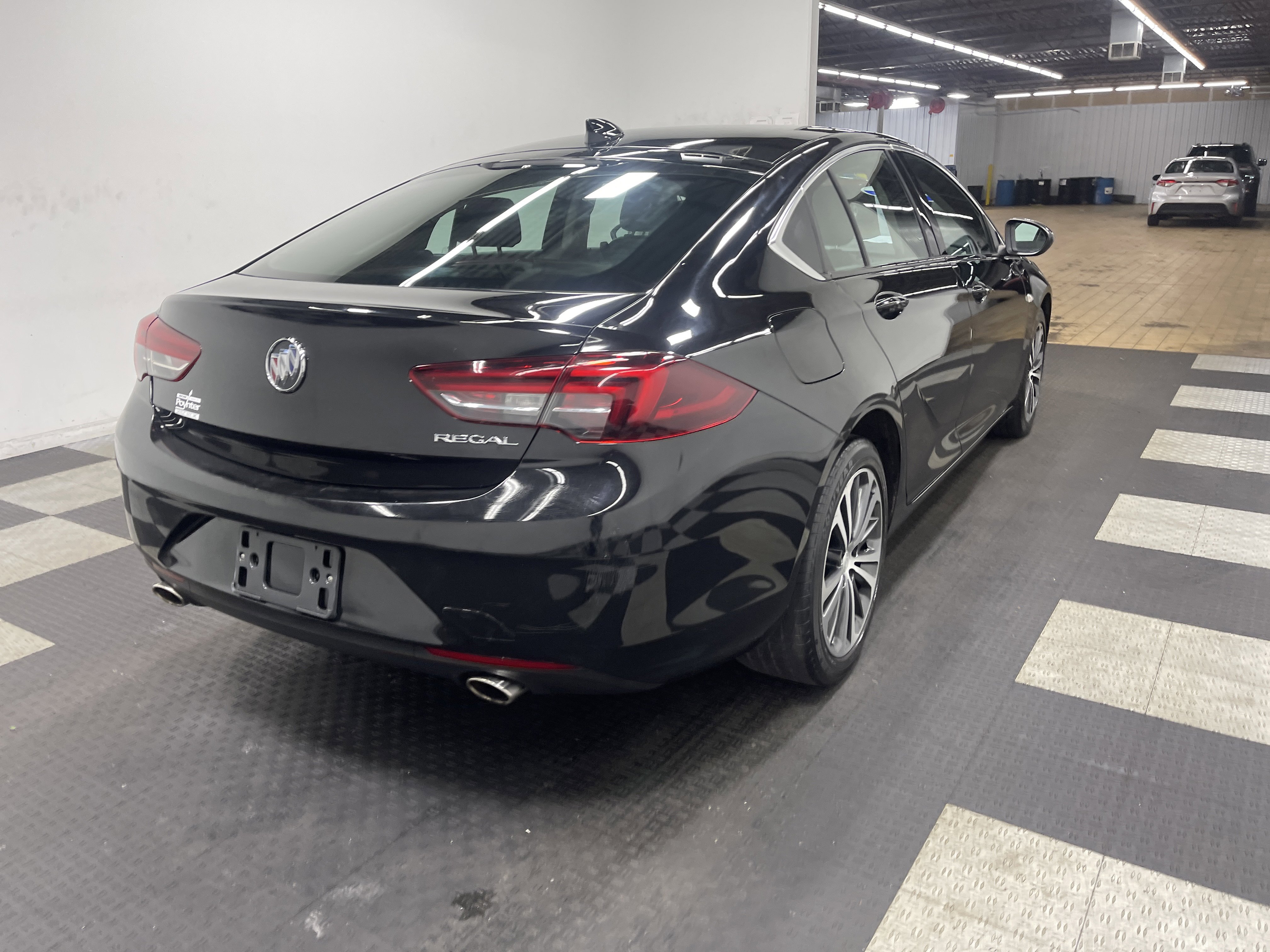 Used 2019 Buick Regal Preferred image 5