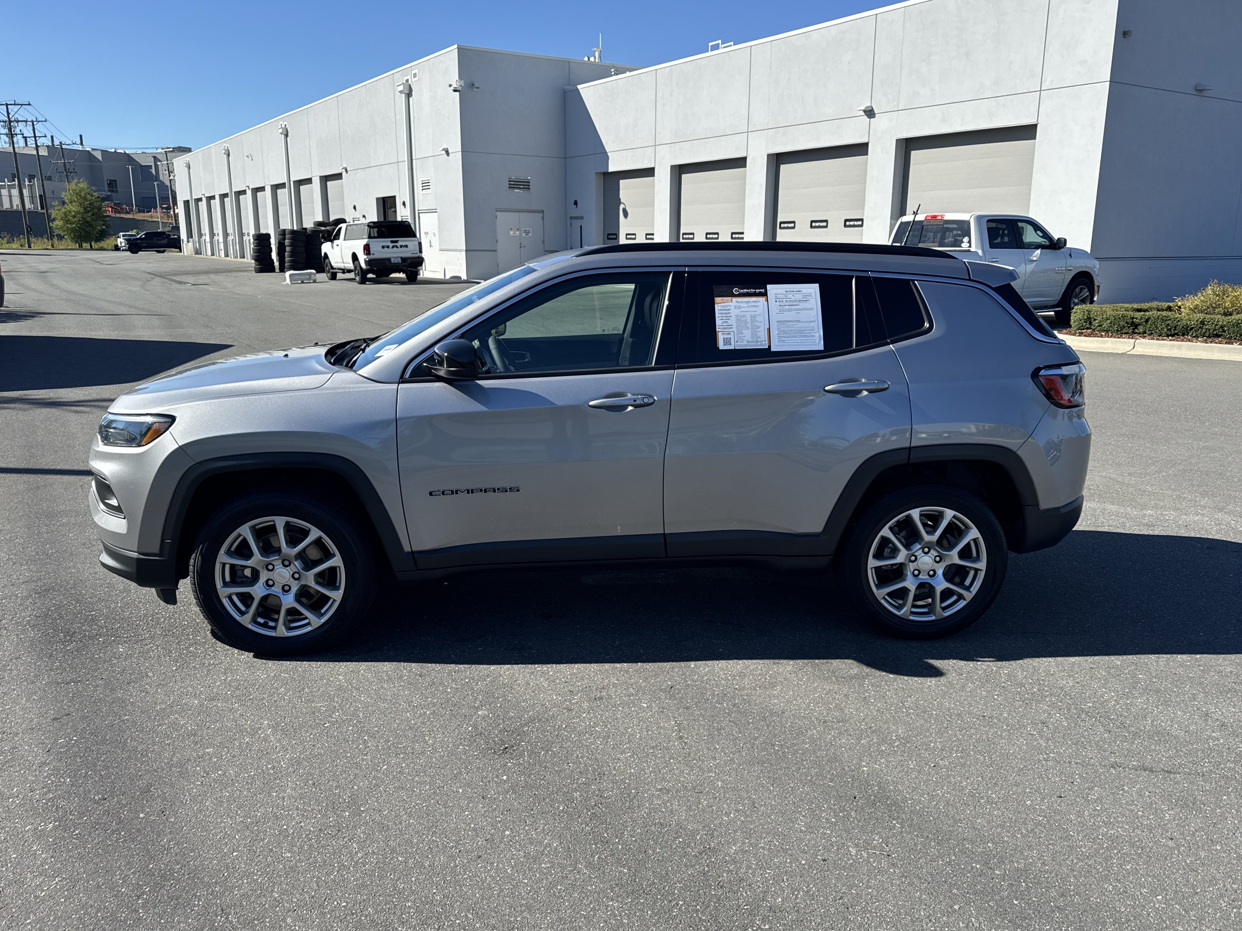 Used 2023 Jeep Compass Latitude AWD/4WD image 6