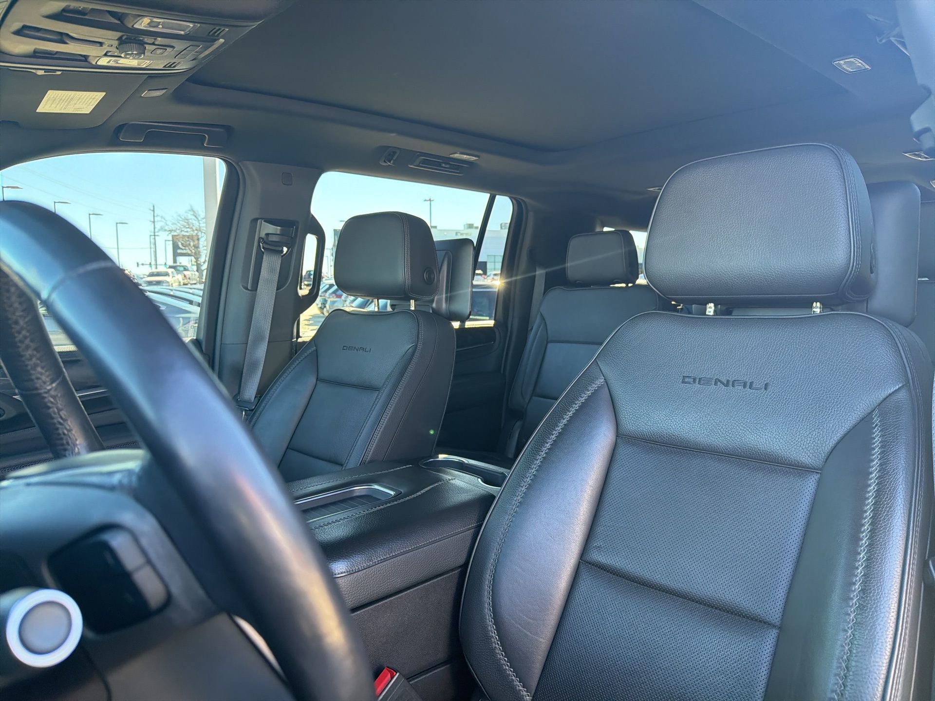 Used 2021 GMC Yukon XL Denali w/ Denali Premium Package image 8