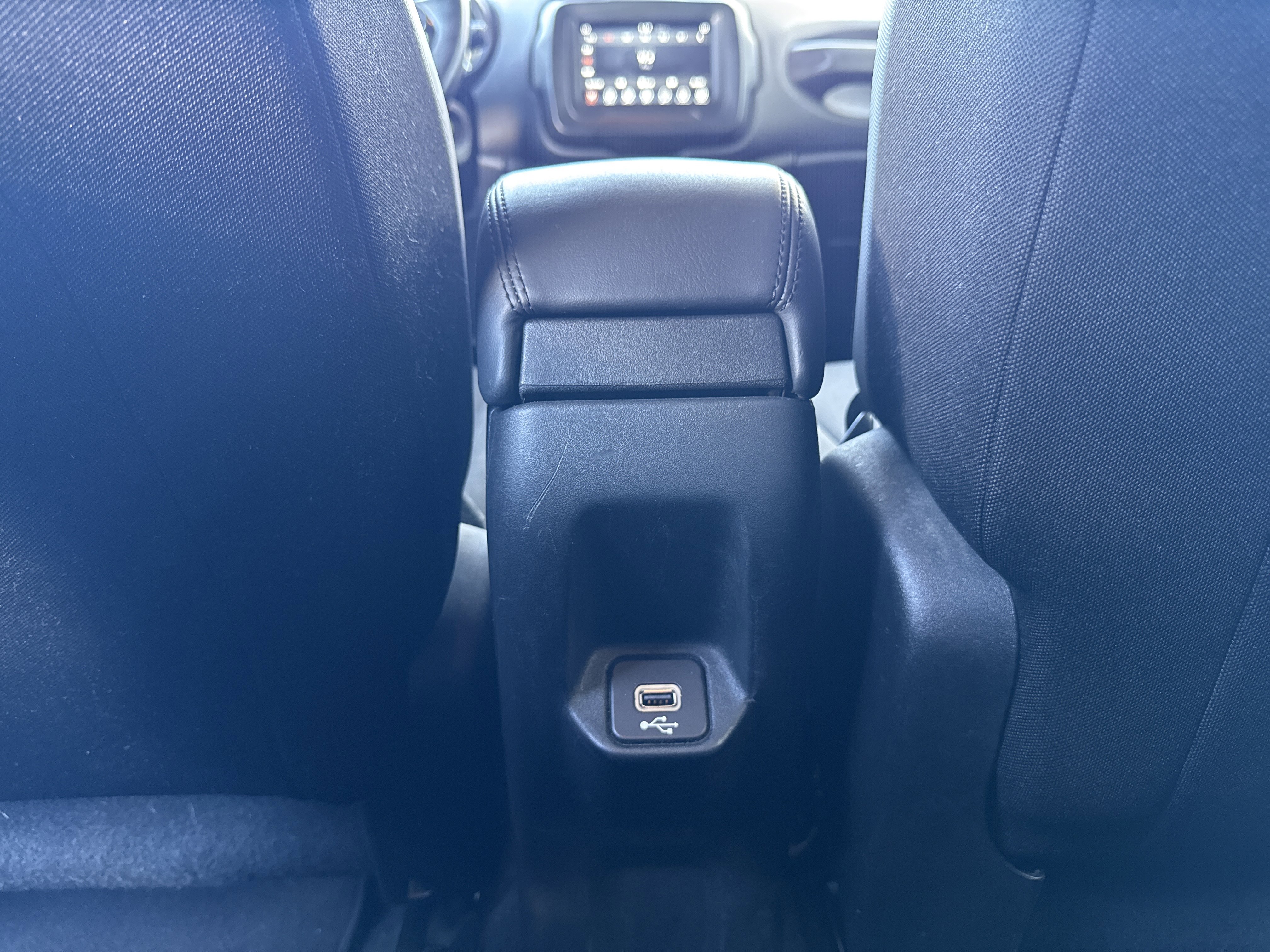 Used 2018 Jeep Renegade Altitude image 29