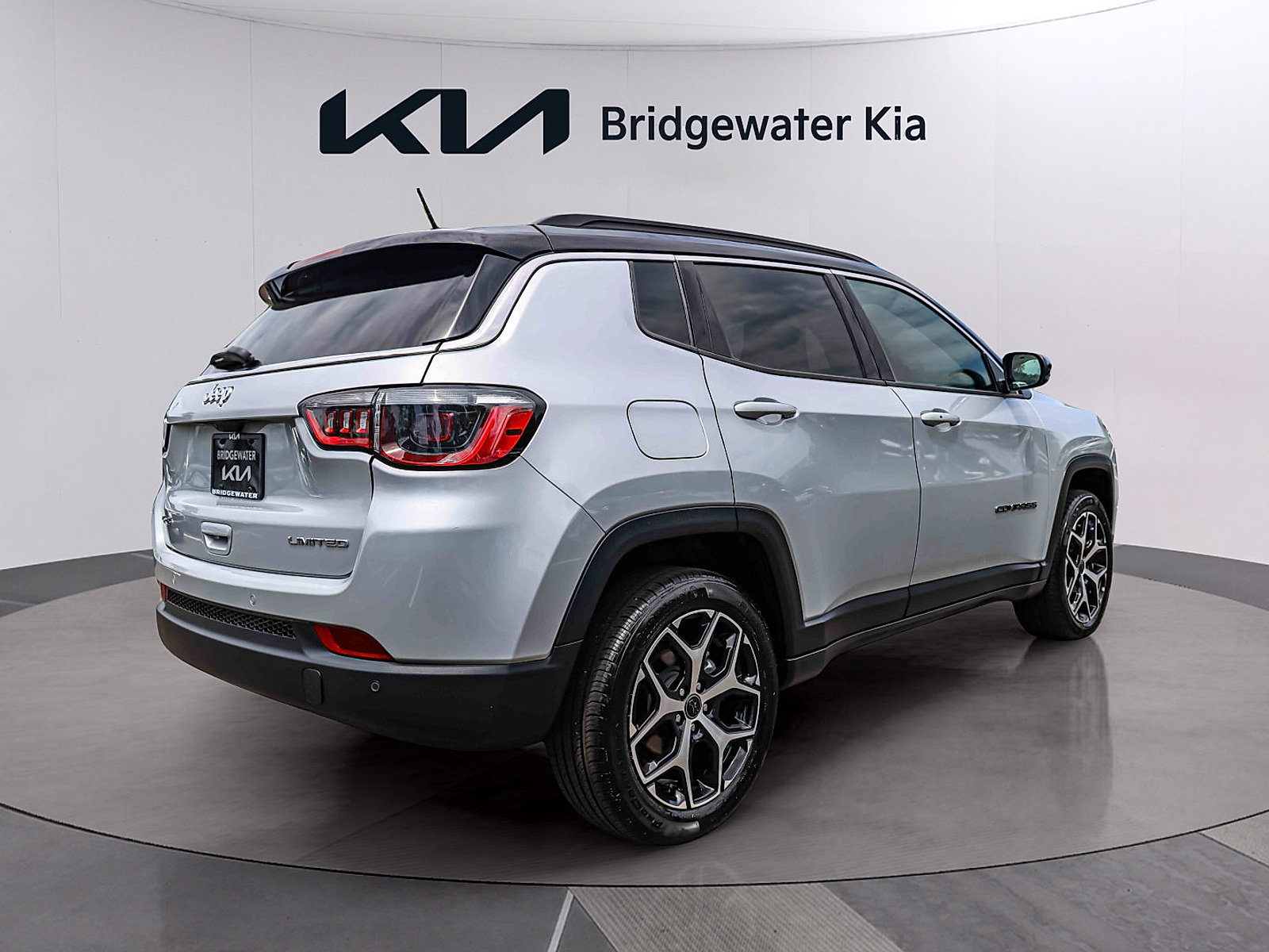 Used 2025 Jeep Compass Limited AWD/4WD image 6