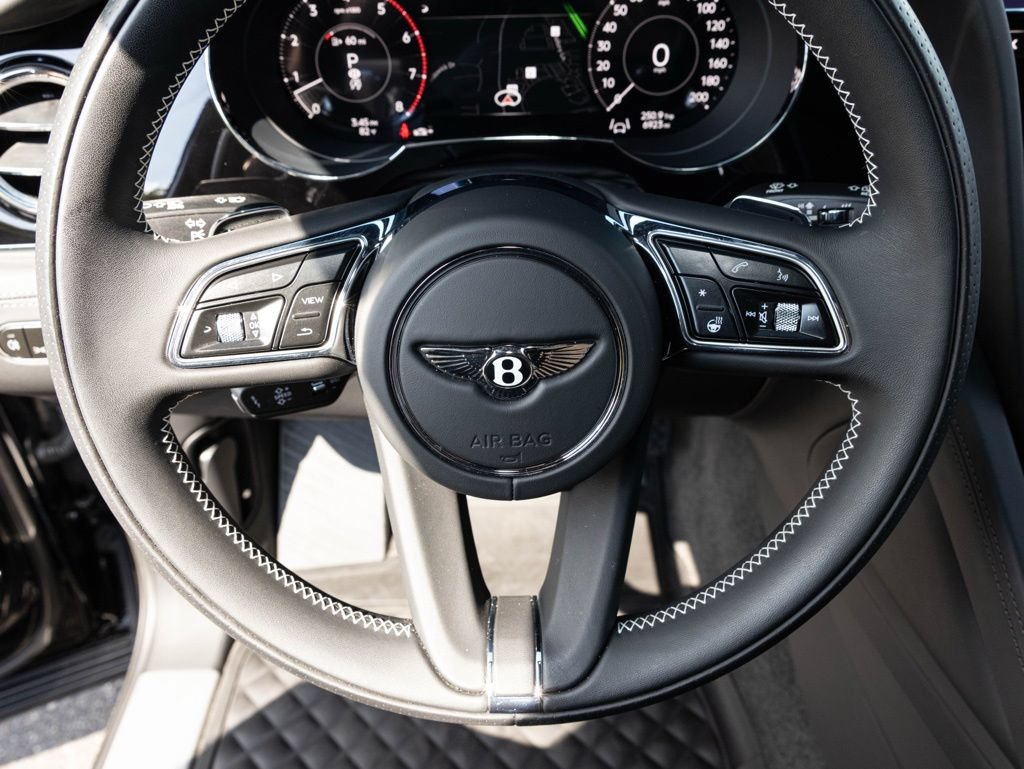 Used 2025 Bentley Bentayga AWD/4WD image 36