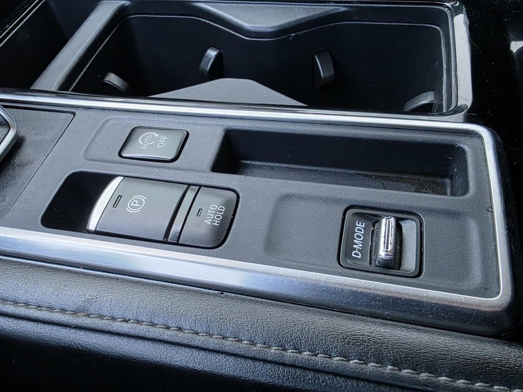 Used 2024 Nissan Pathfinder SV image 24