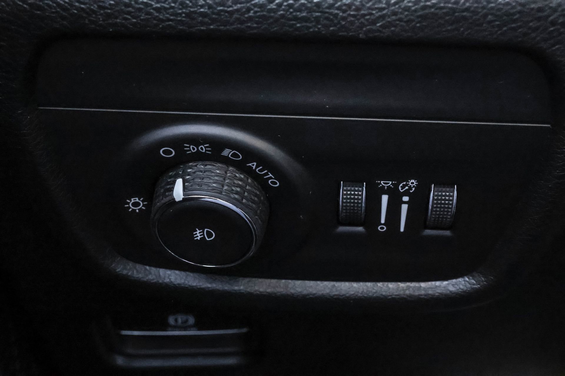 New 2025 Jeep Grand Cherokee Limited w/ Black Appearance Package image 27