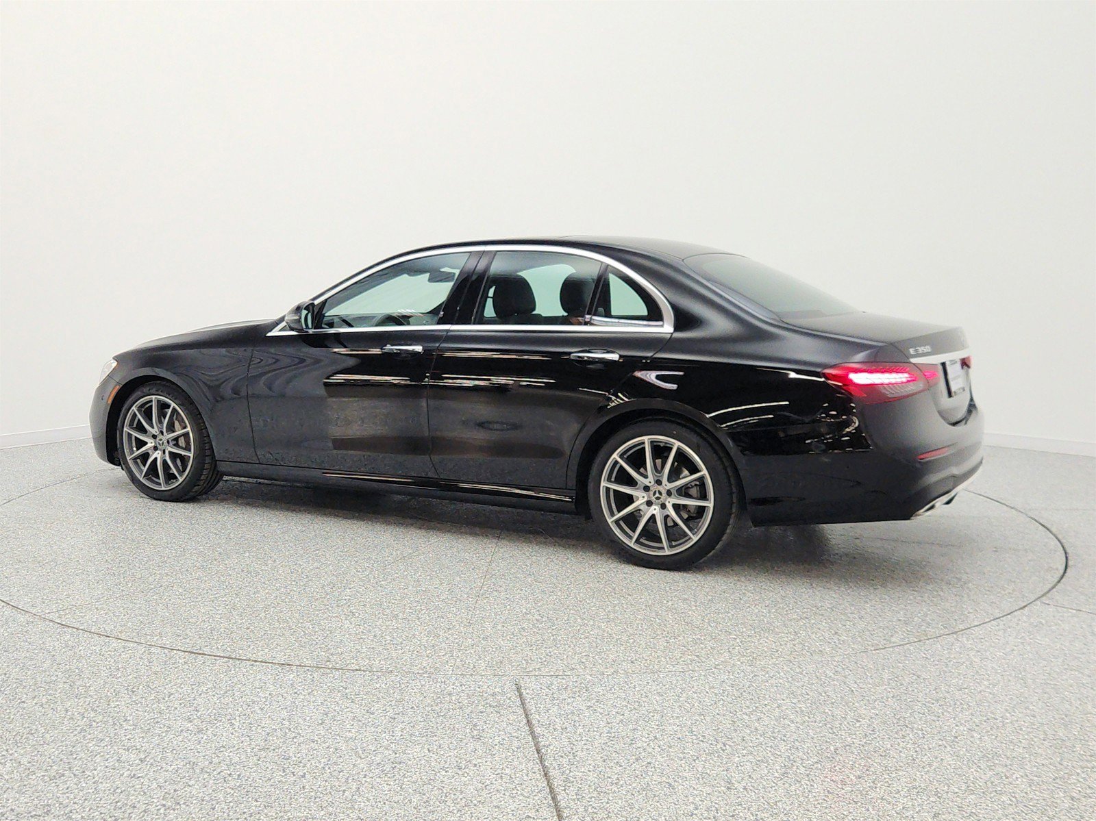 Used 2022 Mercedes-Benz E 350 Sedan image 8