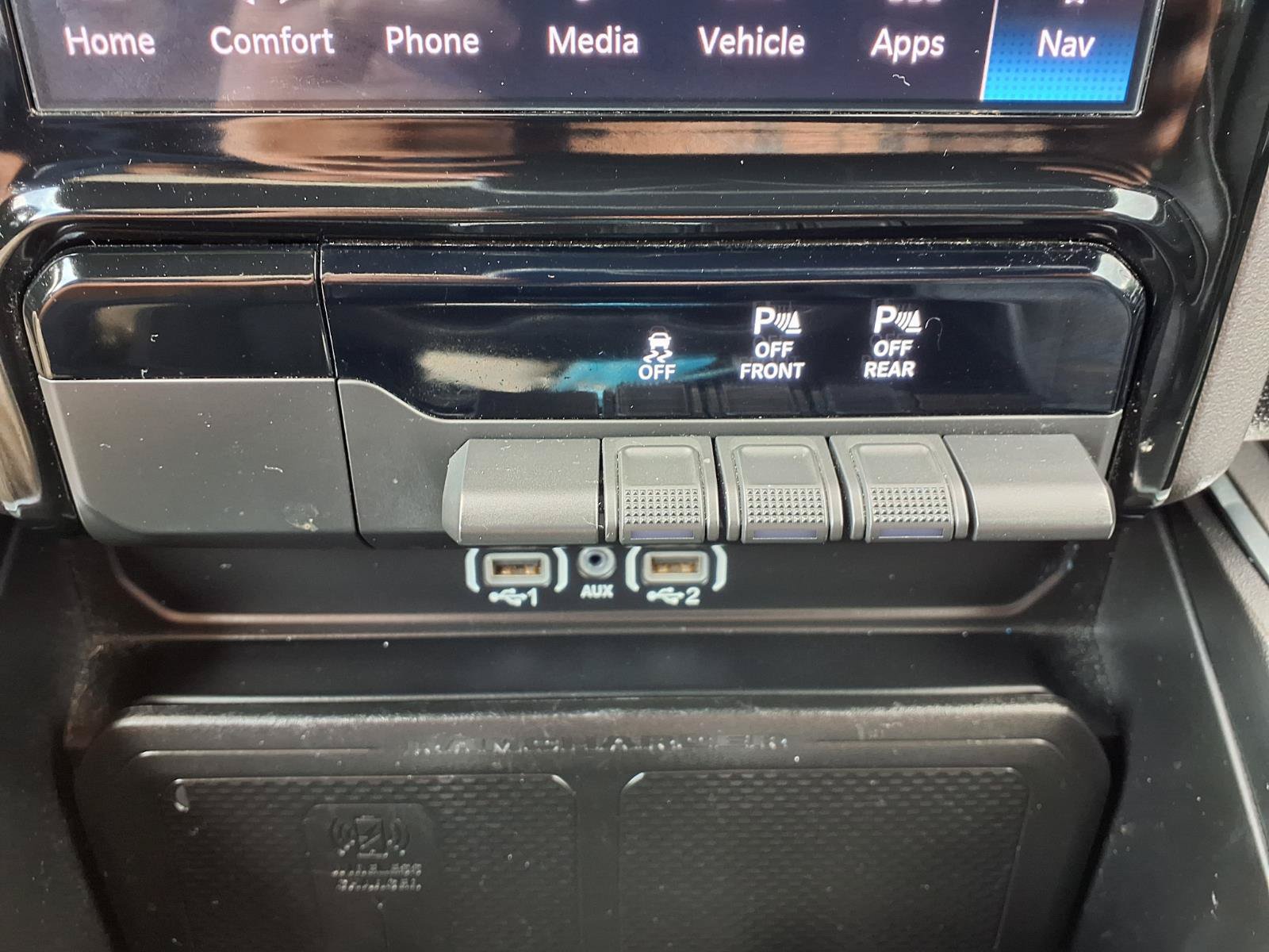 Used 2025 RAM 1500 Laramie AWD/4WD image 9