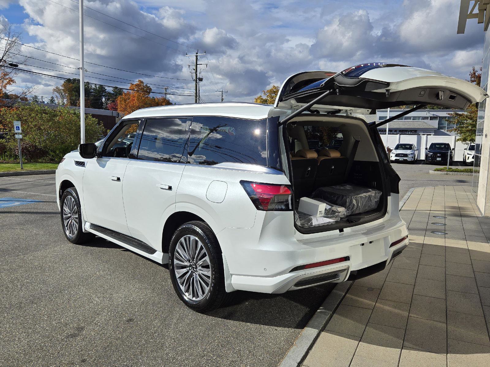 New 2026 INFINITI QX80 Luxe image 19