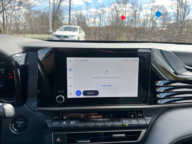 Used 2025 Toyota Camry SE w/ Convenience Package image 40