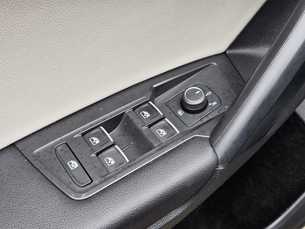 Used 2021 Volkswagen Tiguan SE R-Line image 31