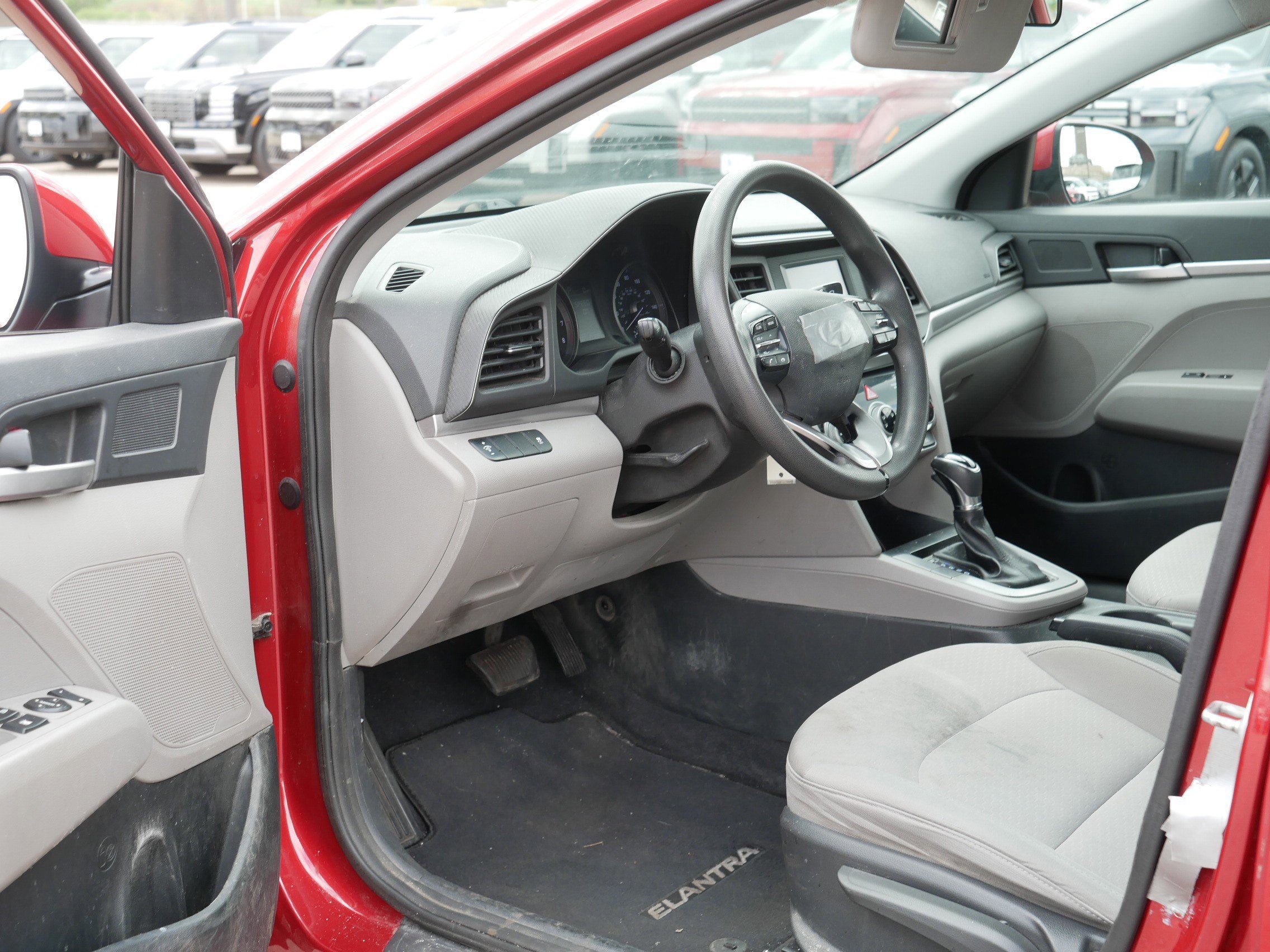 Used 2019 Hyundai Elantra SE FWD image 11