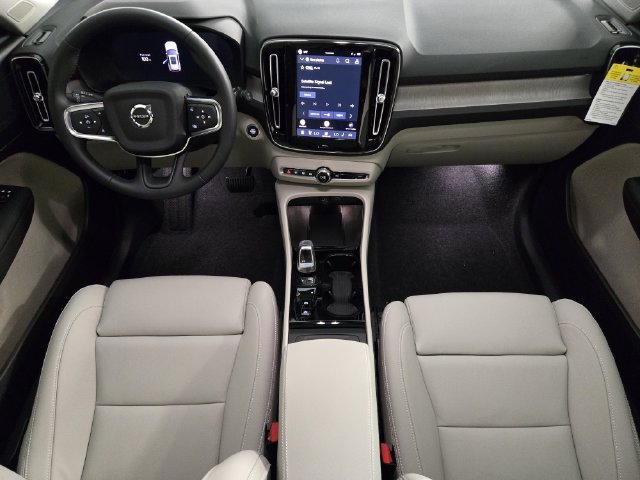 New 2026 Volvo XC40 B5 Plus w/ Protection Package Premier AWD/4WD image 4