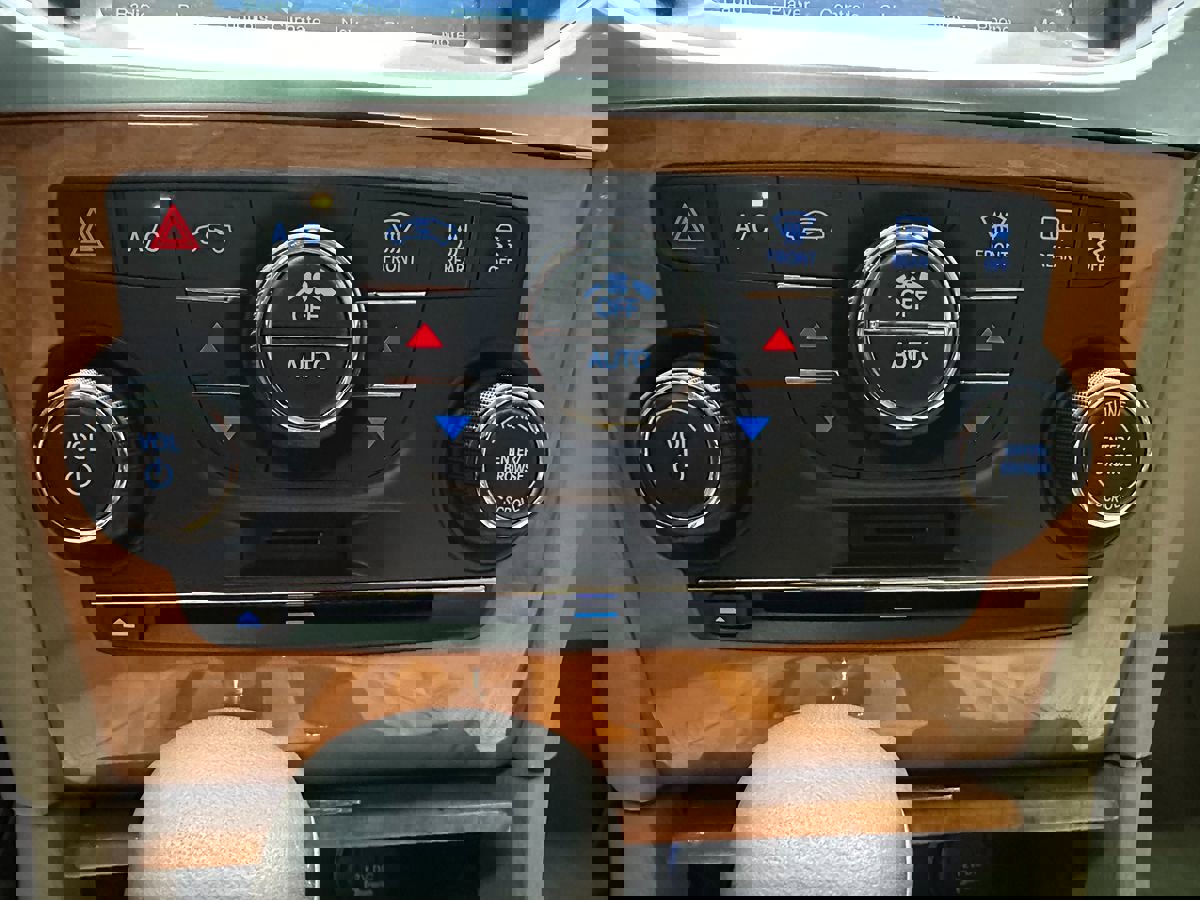 Used 2013 Chrysler 300 C w/ Light Group image 34