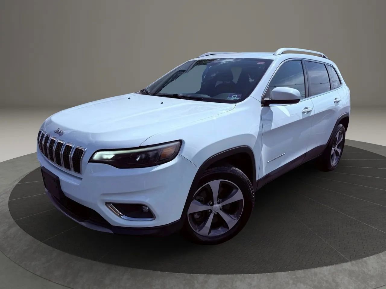 Used 2019 Jeep Cherokee Limited AWD/4WD image 2