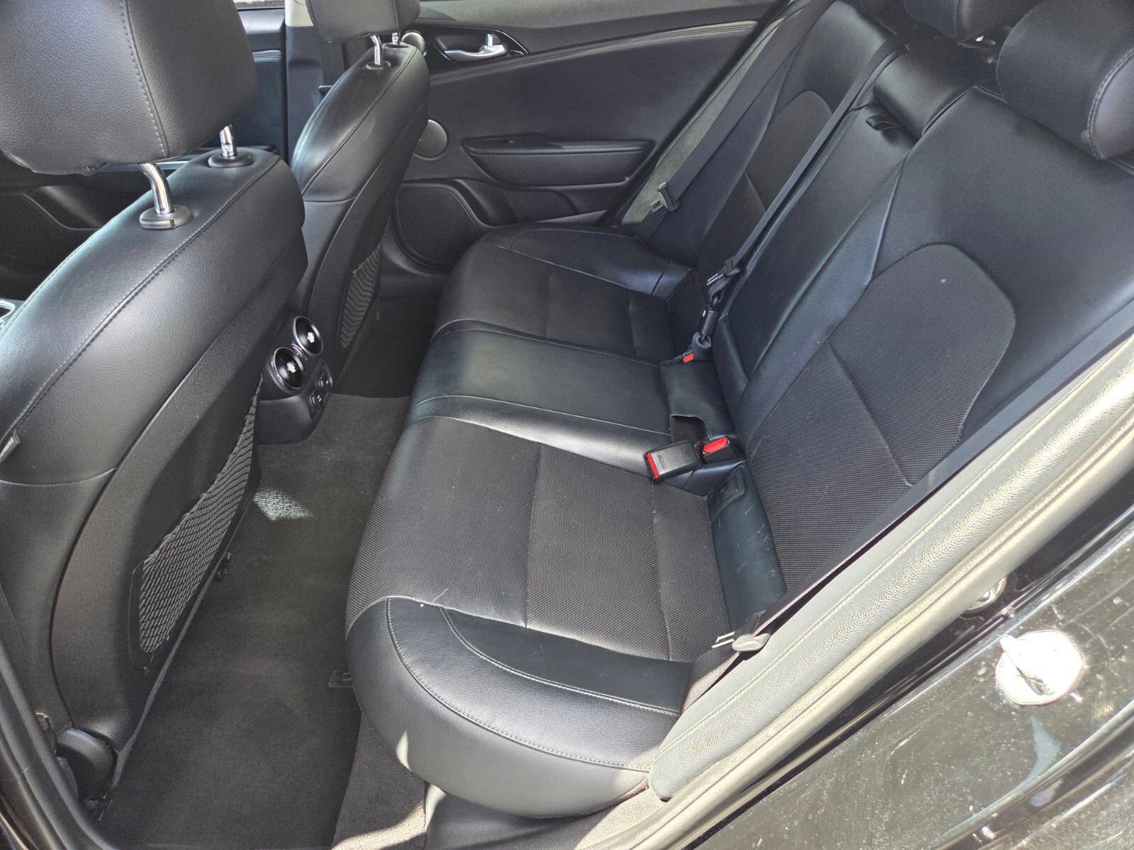 Used 2018 Kia Stinger Premium RWD image 12