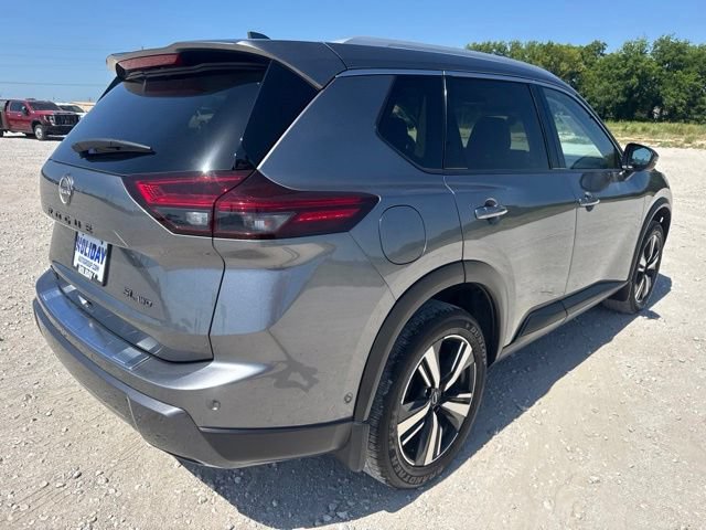 Used 2025 Nissan Rogue SL AWD/4WD image 7