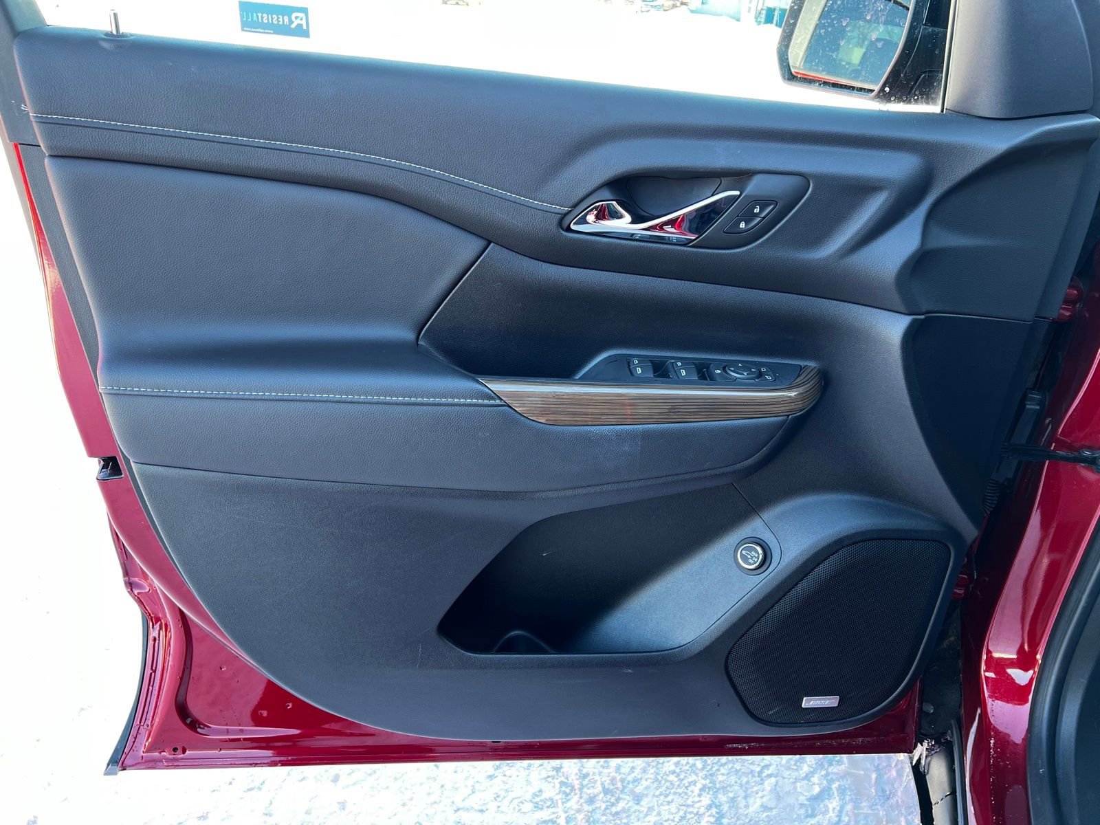 Used 2023 GMC Acadia SLE w/ Driver Convenience Package image 13