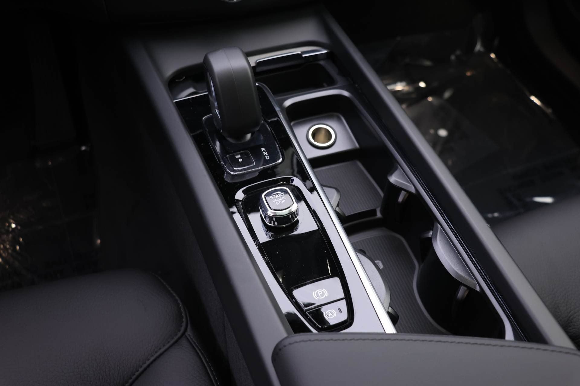 New 2025 Volvo XC60 T8 Plus w/ Protection Package Premier image 12