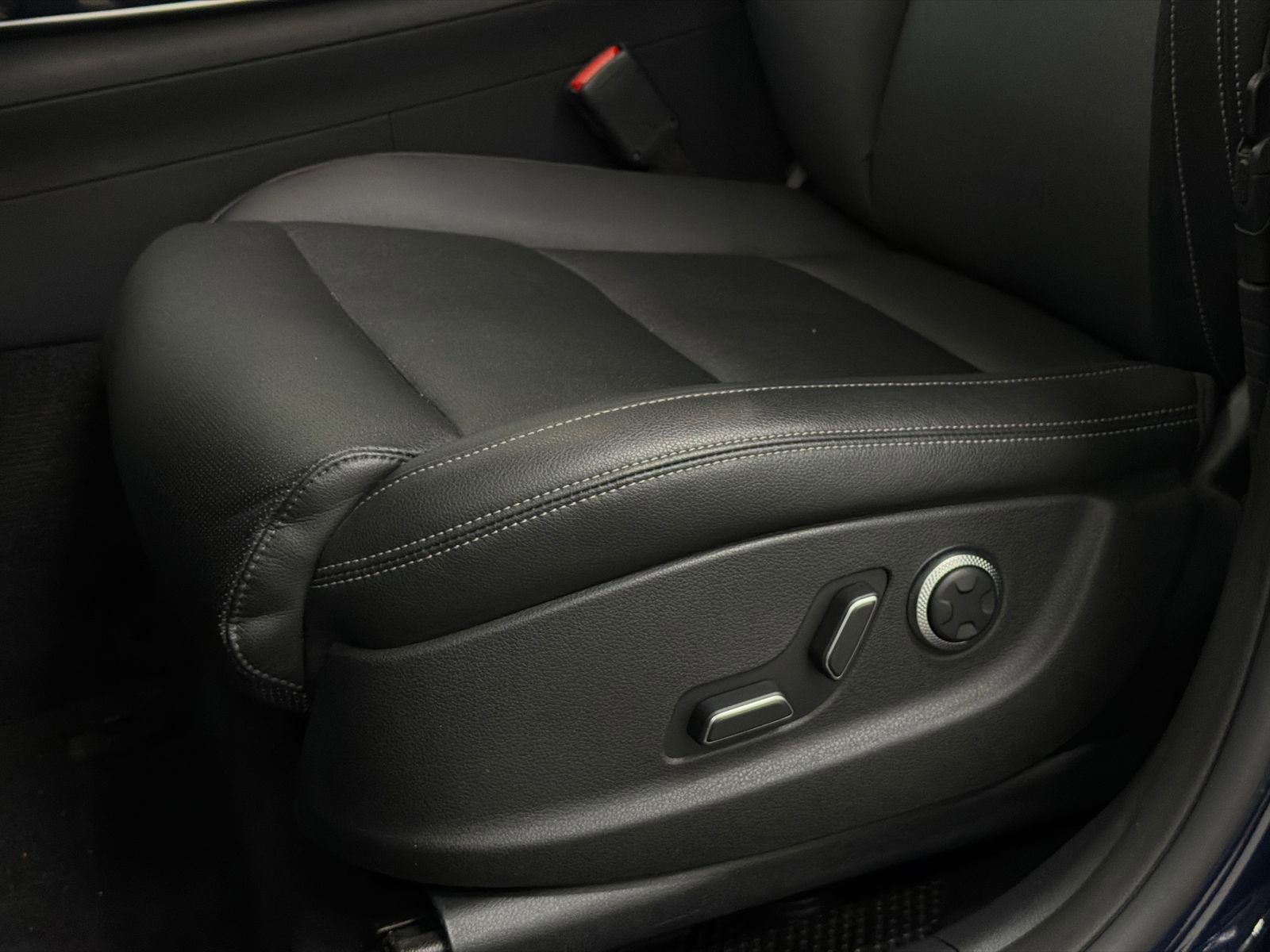 Used 2025 Genesis GV70 2.5T image 15