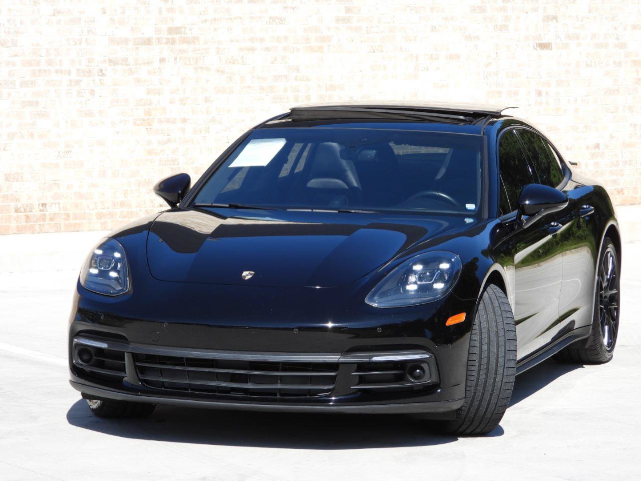 Used 2017 Porsche Panamera RWD image 25