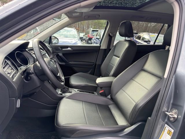 Used 2021 Volkswagen Tiguan SE w/ Panoramic Sunroof Package image 19