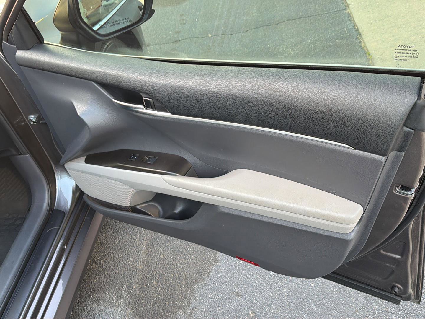 Used 2022 Toyota Camry LE FWD image 14