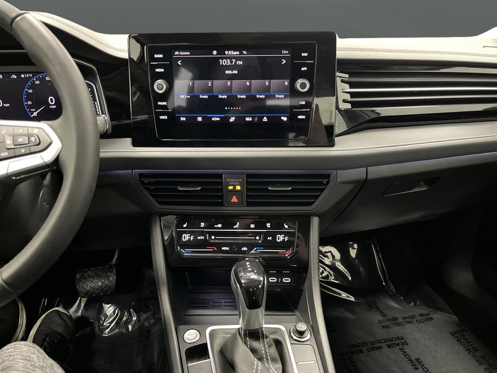 Used 2025 Volkswagen Jetta SEL image 9