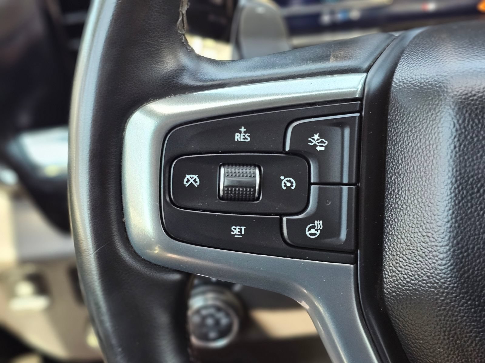 Used 2024 Chevrolet Silverado 1500 LT Trail Boss w/ LPO, Dark Essentials Package AWD/4WD image 17