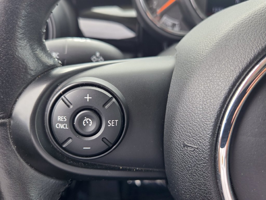 Used 2019 MINI Cooper 2-Door Hardtop FWD image 22