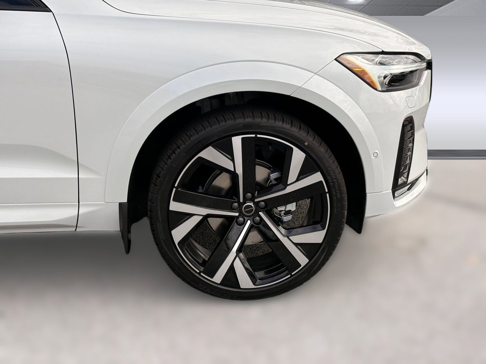 New 2026 Volvo XC60 B5 Ultra w/ Climate Package image 12