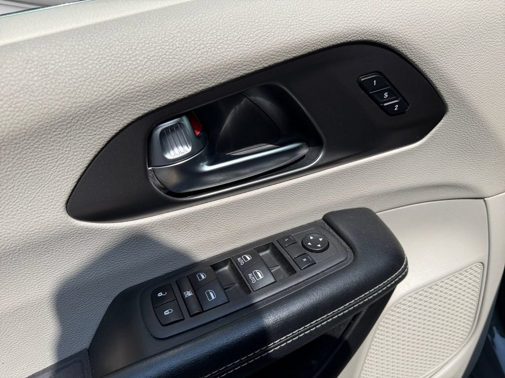 Used 2022 Chrysler Pacifica Touring-L FWD image 20