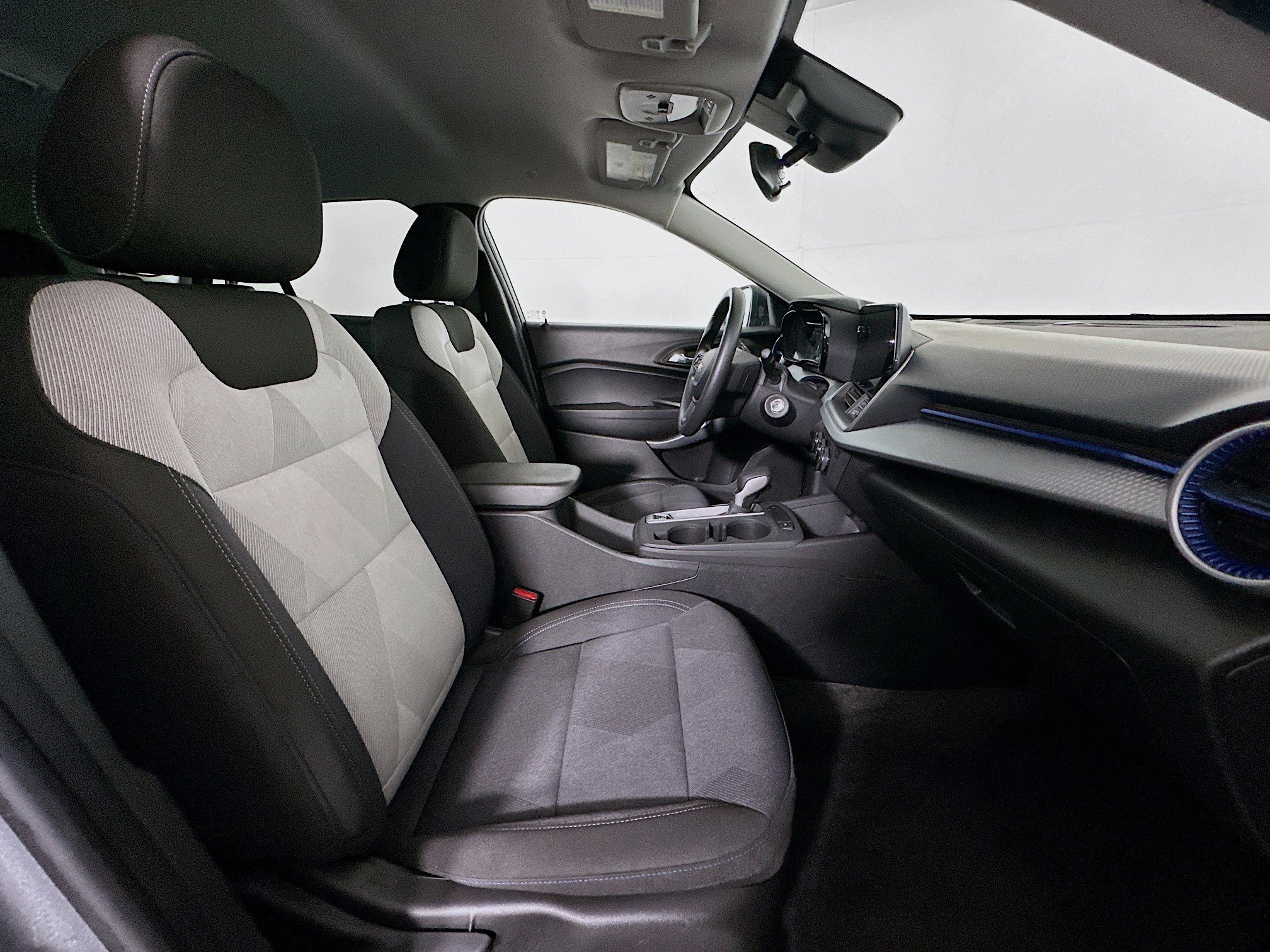 Used 2024 Chevrolet Trax LS FWD image 29