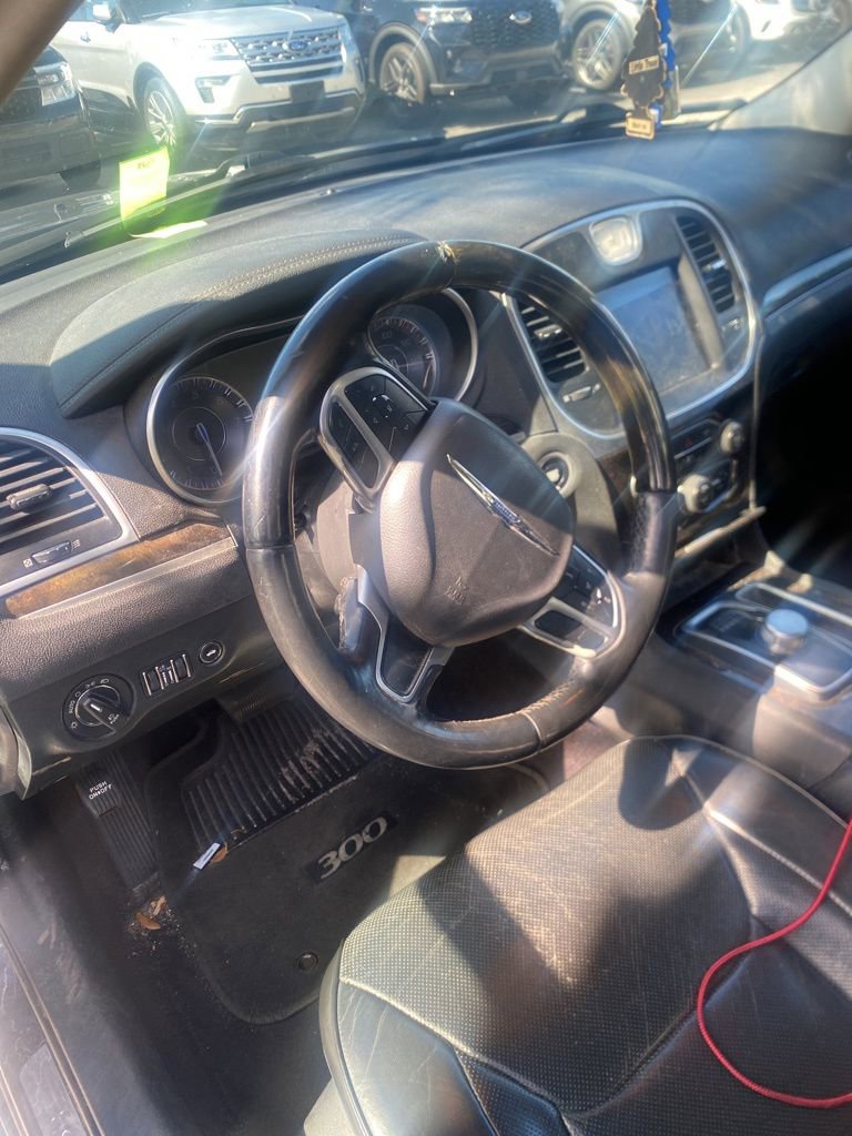 Used 2017 Chrysler 300 C RWD image 7