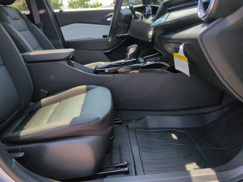 New 2026 Chevrolet Trax LT w/ Sunroof Package FWD image 25